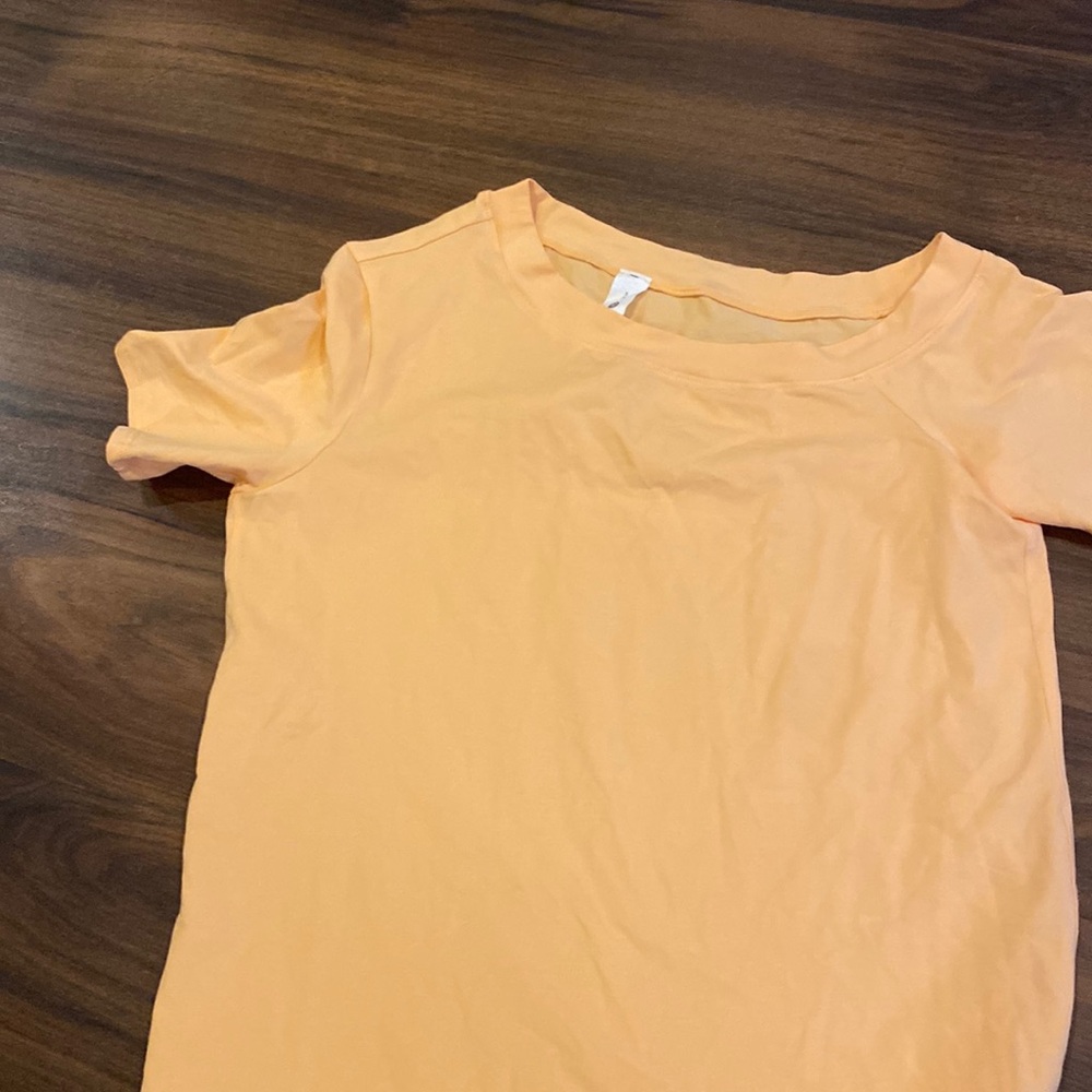 Lululemon shirt- great condition